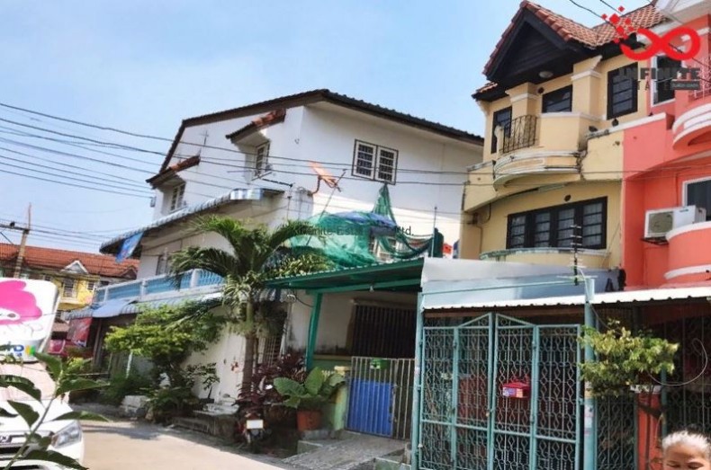 ขายทาวน์เฮ้าส์ บ้านพงษ์ศิริชัย 1 ถ.เพชรเกษม ต.อ้อมน้อย อ.กระทุ่มแบน สมุทรสาคร / พื้นที่ 3 ชั้น 24 ตารางวา