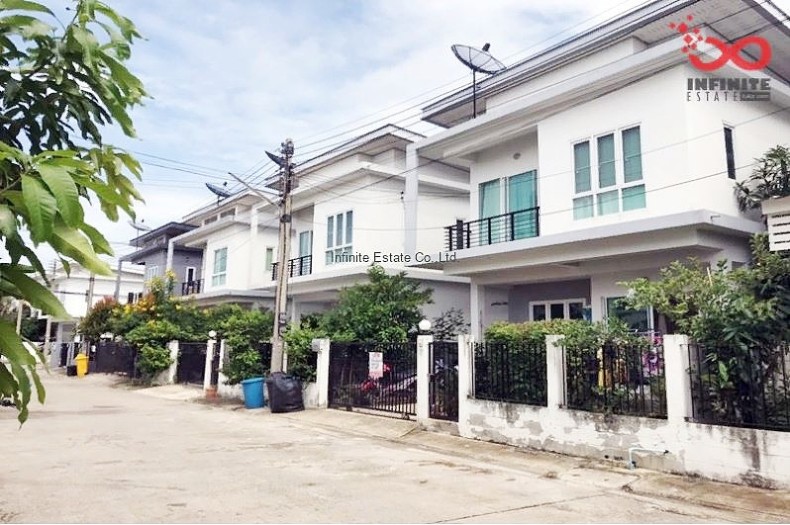 ขายบ้านแฝด ม.วิเศษสุขนคร 19 เฟส 2 ถ.พระราม 2 ซ.วัดพันท้ายนรสิงห์ ต.พันท้ายนรสิงห์ อ.เมือง สมุทรสาคร / พื้นที่ 2 ชั้น 35.9 ตารางวา