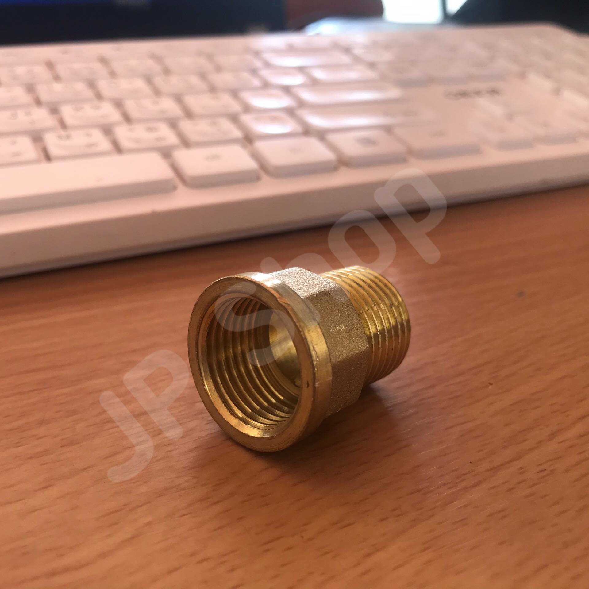 ข้อต่อตรงทองเหลือง เกลียวนอก-ใน ขนาด 4 หุน#0954