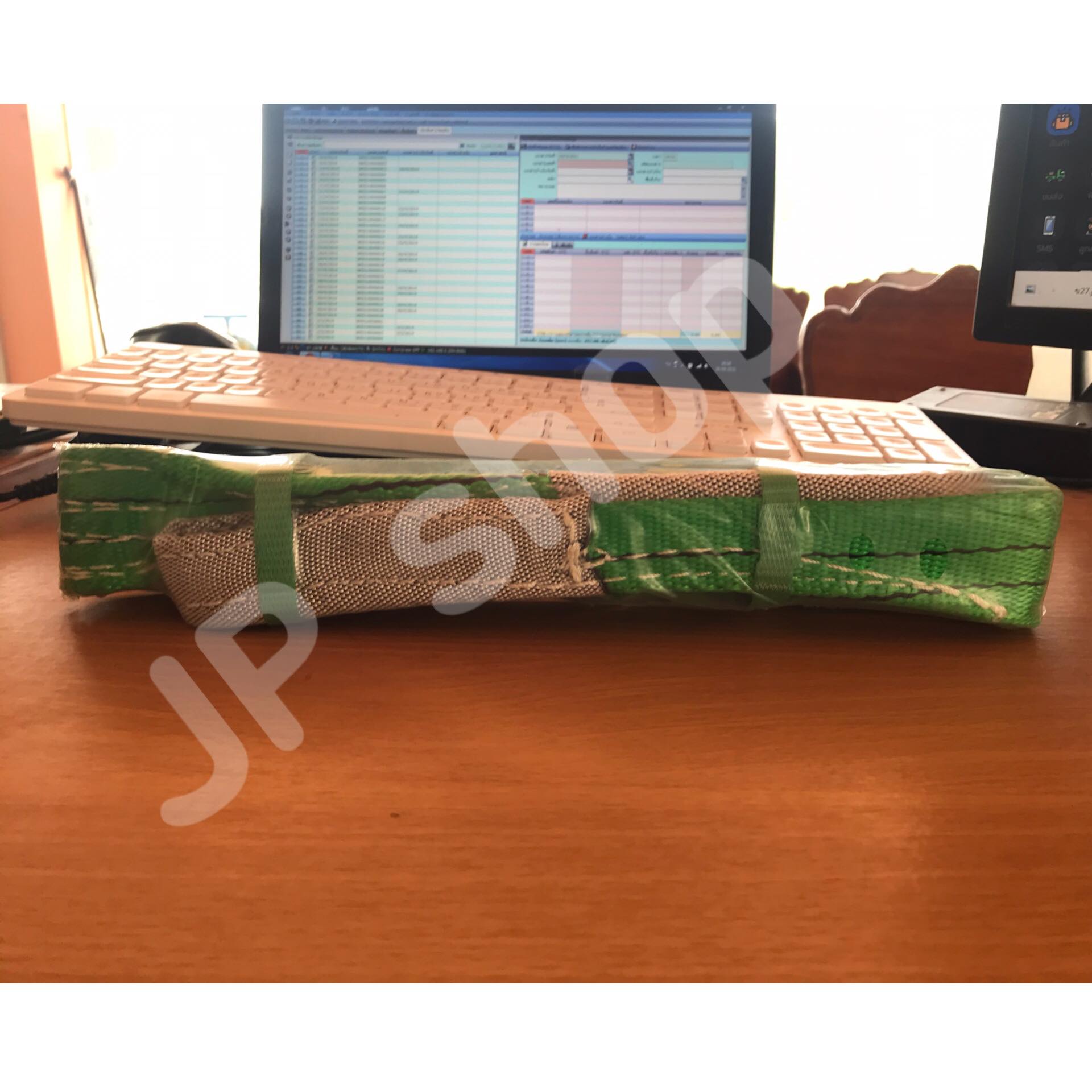 สายพานยกของขนาด 1 เมตร สีเขียว หนา ทนทาน แข็งแรง สายสลิง ยกรถเครน สายยกของ อุปกรณ์ยกของหนักสลิงแบนแขวน สายลาก กว้าง 2 นิ้ว ยาว 1 เมตร ยกได้ 2 ตัน #001900