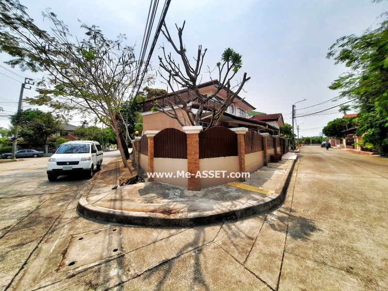 ขายบ้านเดี่ยว ม.นันทวัน (วงแหวน-รัตนาธิเบศร์) ถ.ตลิ่งชัน-สุพรรณบุรี ต.เสาธงหิน อ.บางใหญ่ นนทบุรี หลังมุม / พื้นที่ 2 ชั้น 85 ตารางวา