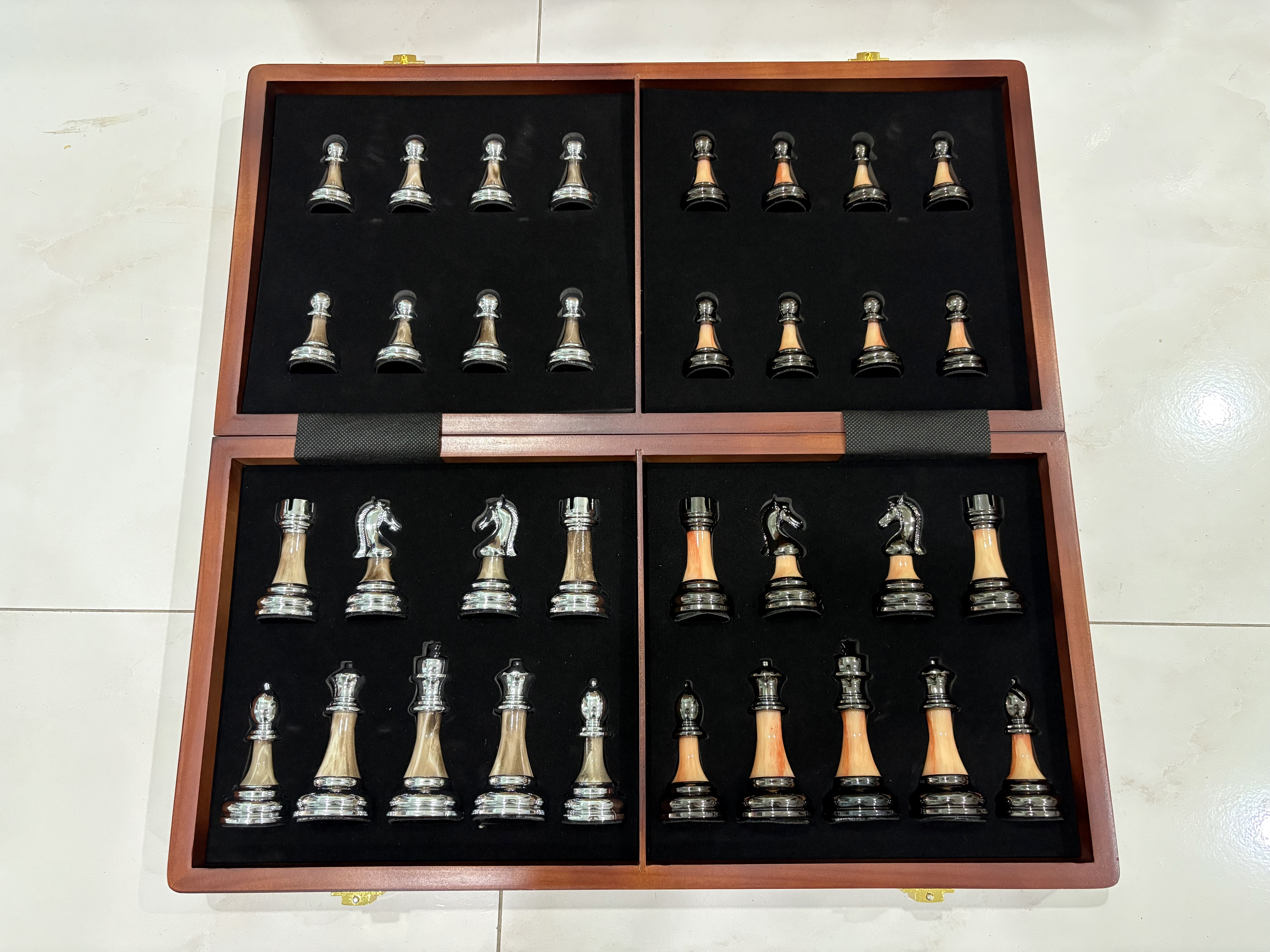 ชุดหมากรุกสากลไม้พับ (ตัวAcrylic & Metal) Wooden Chess Set