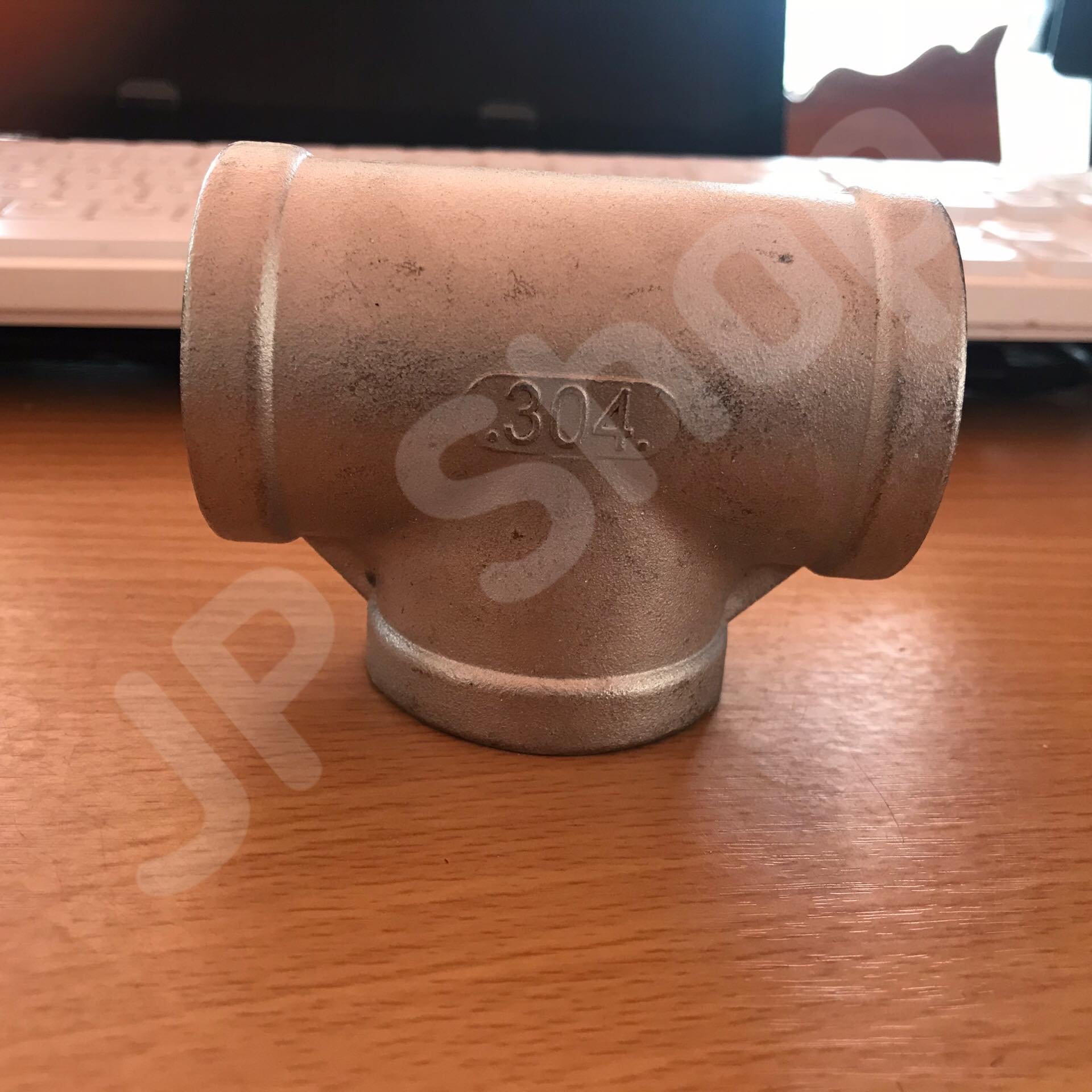 ข้อต่อสามทางสแตนเลส 304 ขนาด 1 1/4 นิ้ว (นิ้ว 2) Stainless Steel Tee 304, 1 1/4" Female Thread (Tee F/F/F) #2852