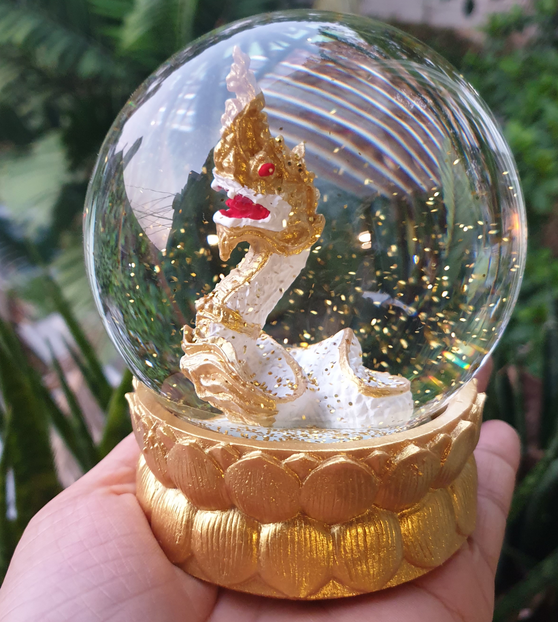 ลูกแก้วพญานาค มีน้ำข้างในพร้อมฐานขนาดเส้นผ่าศูนย์กลางลูกแก้ว10CM มี4สี เขียว ขาว ดำ ทอง เลือกได้เลยจ้า+แถมฟรีผ้ายันต์คะมีของพร้อมส่งสั่งได้เลยคะ