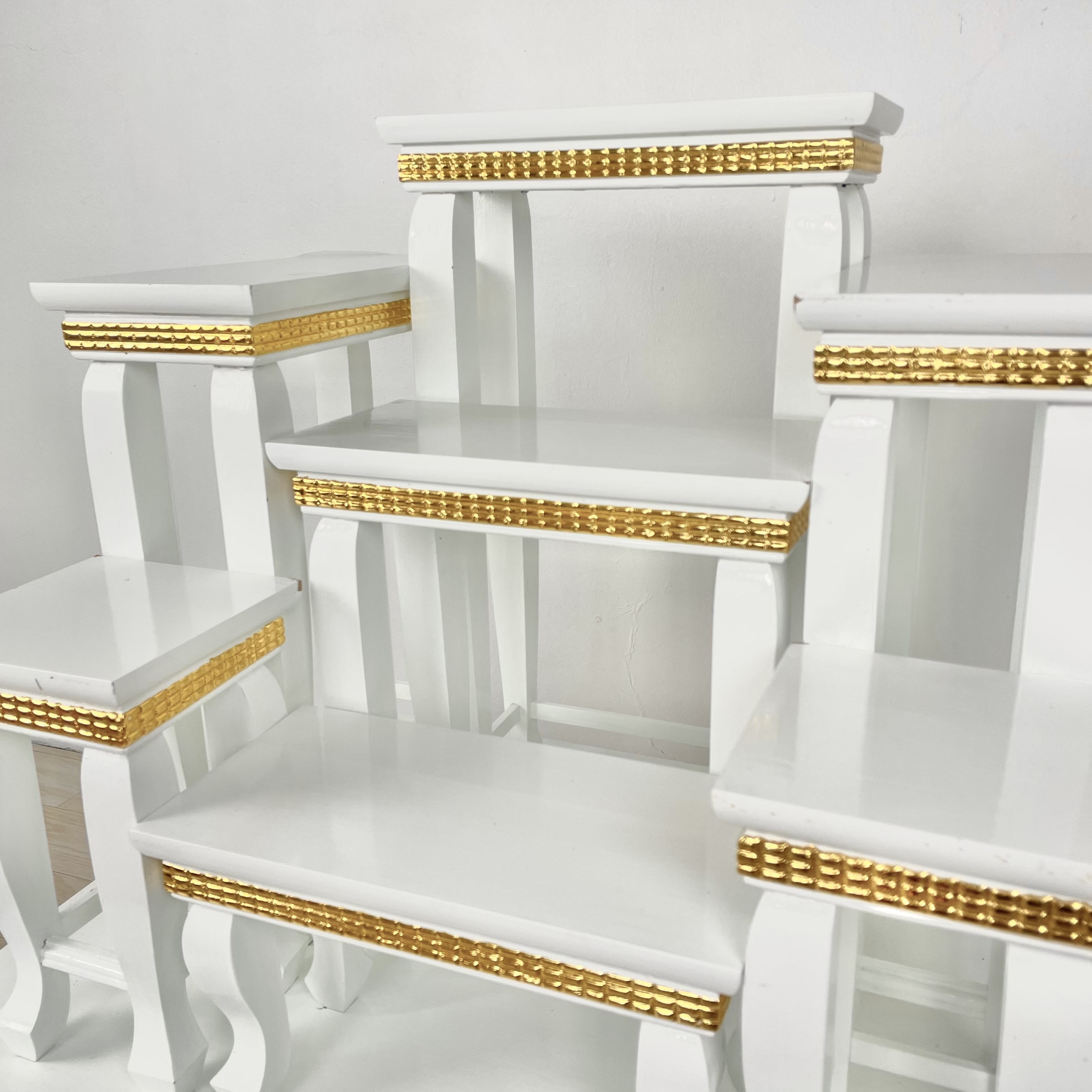 โต๊ะหมู่ 7 หน้า 6 พิกุลขาว ขาหลุยส์