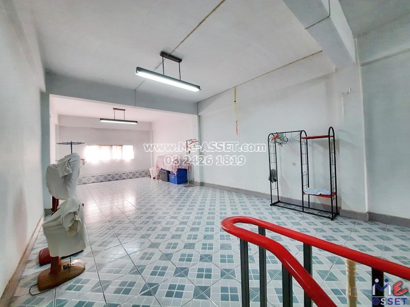 ขายอาคารพาณิชย์ โซนสหพร ศาลายา เชื่อมมหาสวัสดิ์ พุทธมณฑล ใกล้ซอยตั้งสิน แมคโคร ม.มหิดล ศูนย์การแพทย์กาญจนาฯ : ในตลาดใหม่ ศาลายา : 3.5 ชั้น 19 ตารางวา