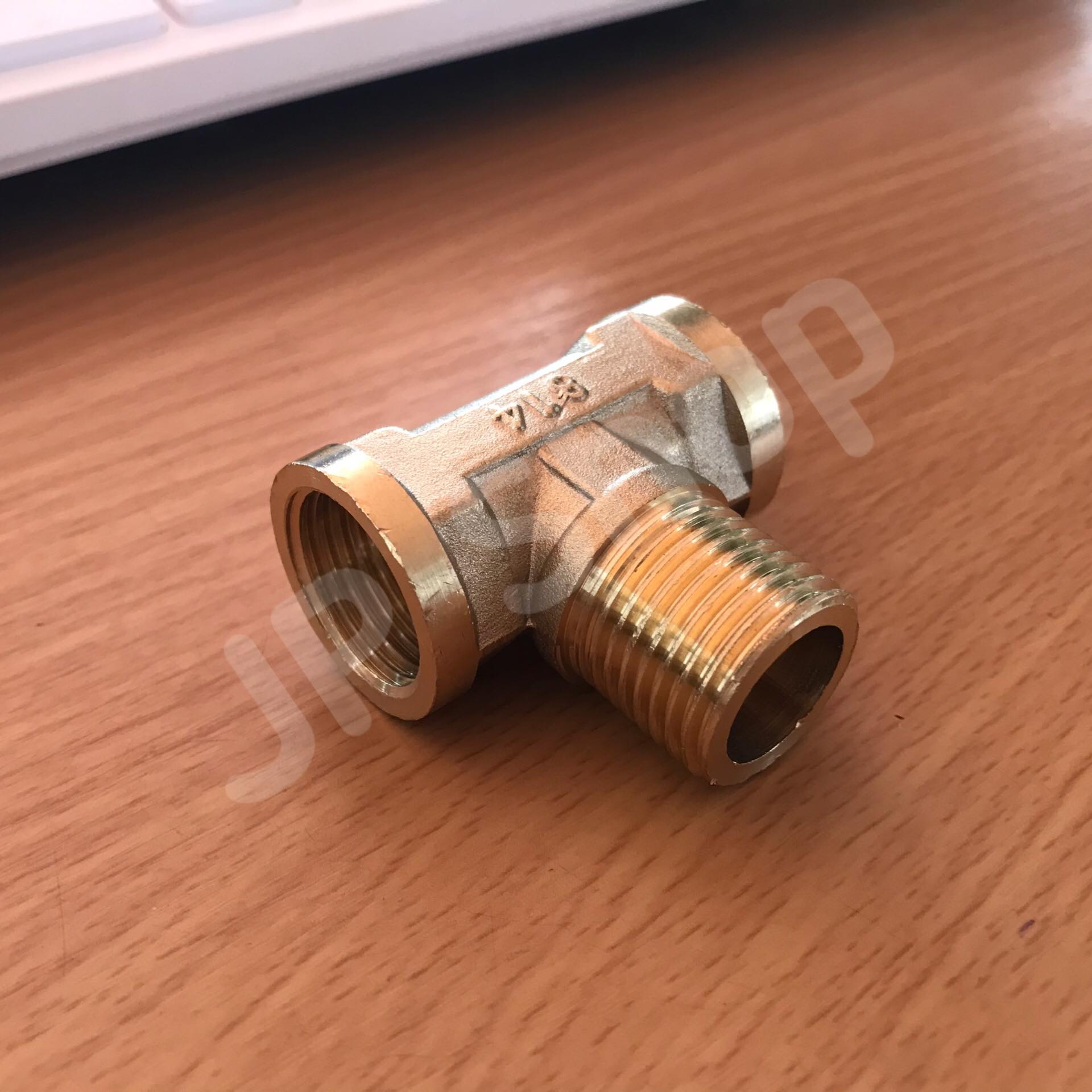 ข้อต่อทองเหลือง สามทางขนาด 4 หุน เกลียวใน 2 เกลียวนอก 1 ข้อต่อ ทองเหลือง สามทาง เกลียวนอก-ใน-ใน #1054