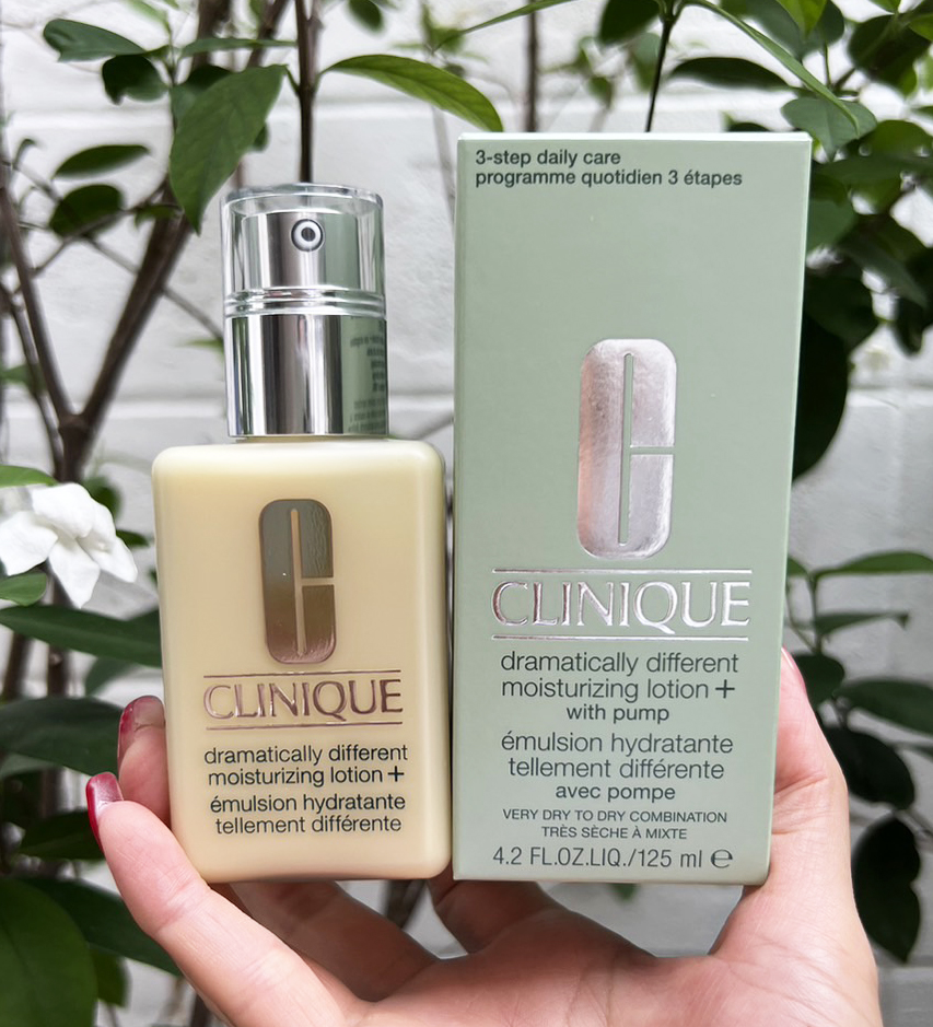 Clinique Dramatically Different Moisturizing Lotion+ 125ml. โลชั่น สำหรับผิวหน้าแห้งถึงผิวผสม