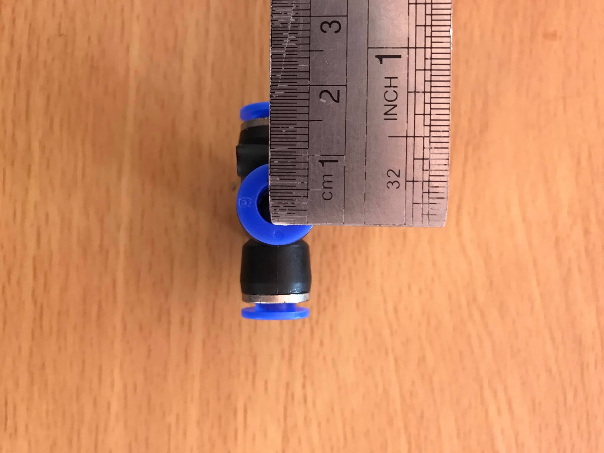 ข้อต่อลมข้องอ 90 องศา ฟิตติ้งเมติกส์แบบงอ 90 องศา ขนาด 06 มม. ใช้กับสายลม 06 มม. แพค 10 ตัว ข้อต่อ PV 06 #0206