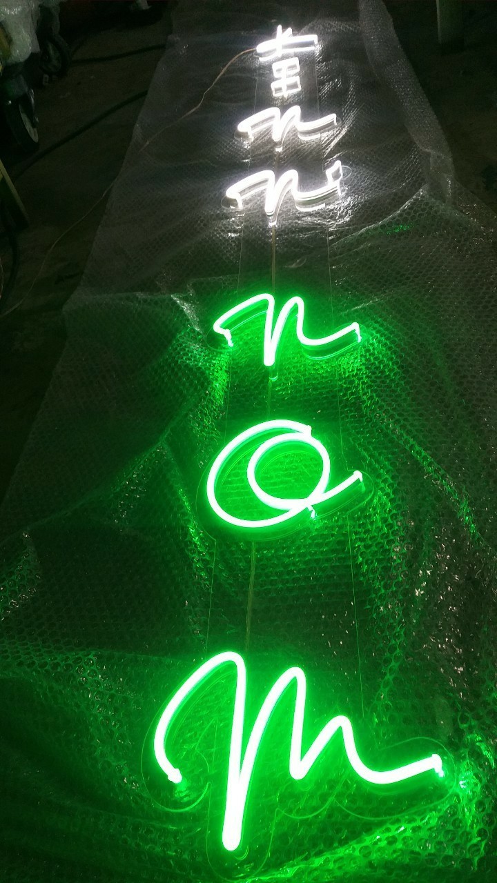 ป้ายไฟนีออน LED อะคริลิคใสรองหลัง
