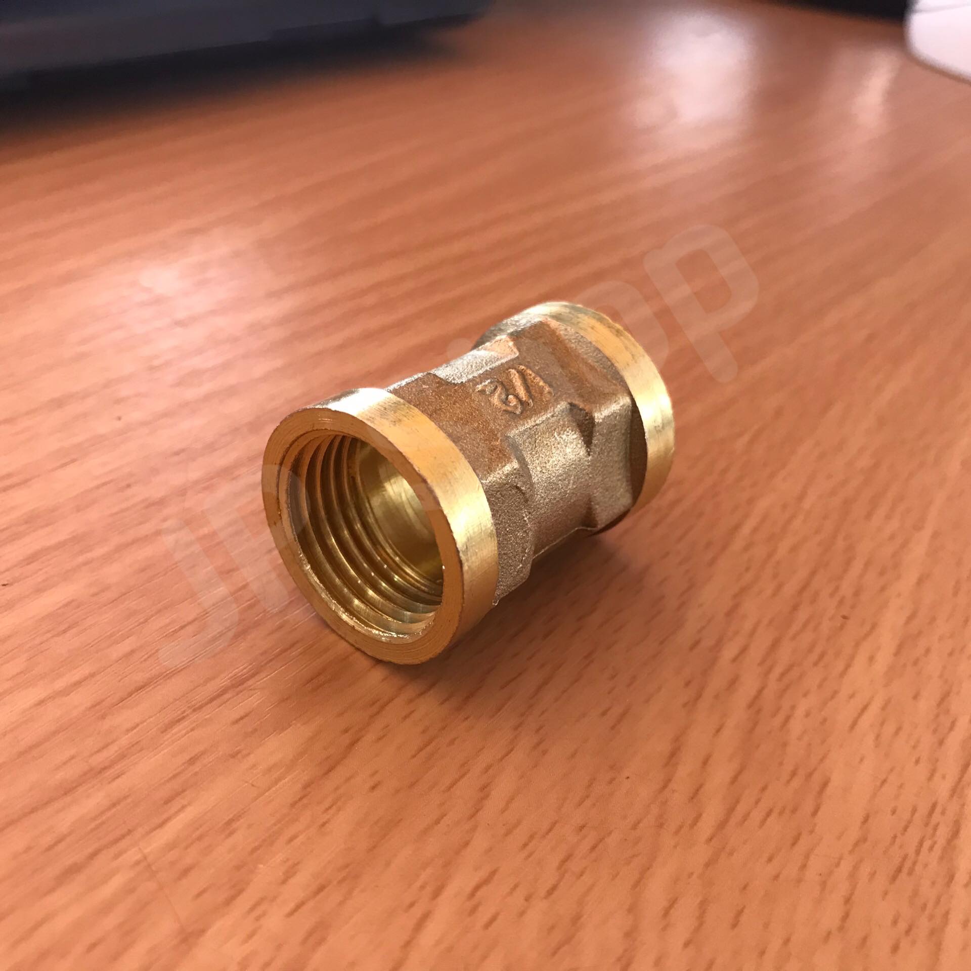 ข้อต่อตรงทองเหลืองขนาด 4 หุน เกลียวใน ข้อต่อ ทองเหลือง ต่อตรงเกลียวใน #1854