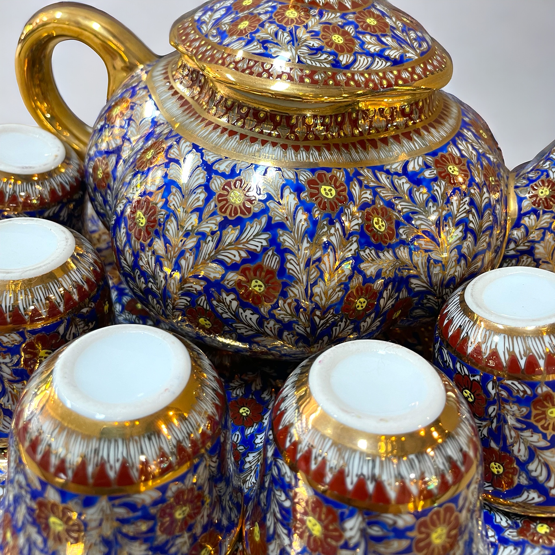 ชุดน้ำชาชุดเบญจรงค์ สีน้ำเงินทอง