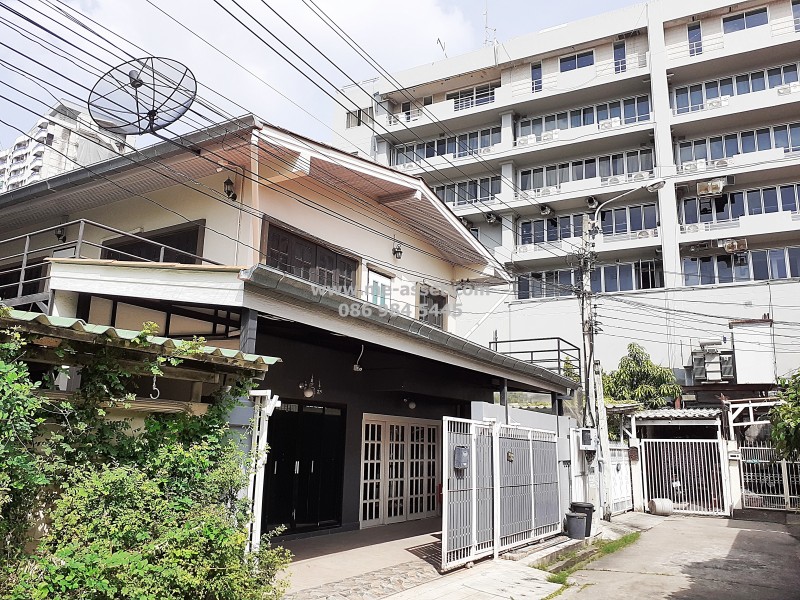 ขายและเช่า บ้านเดี่ยว ถ.ลาดพร้าว ซ.1 แยก 15-2 แขวงจอมพล เขตจตุจักร กรุงเทพ / พื้นที่ 2 หลัง 2 ชั้น 60 ตารางวา