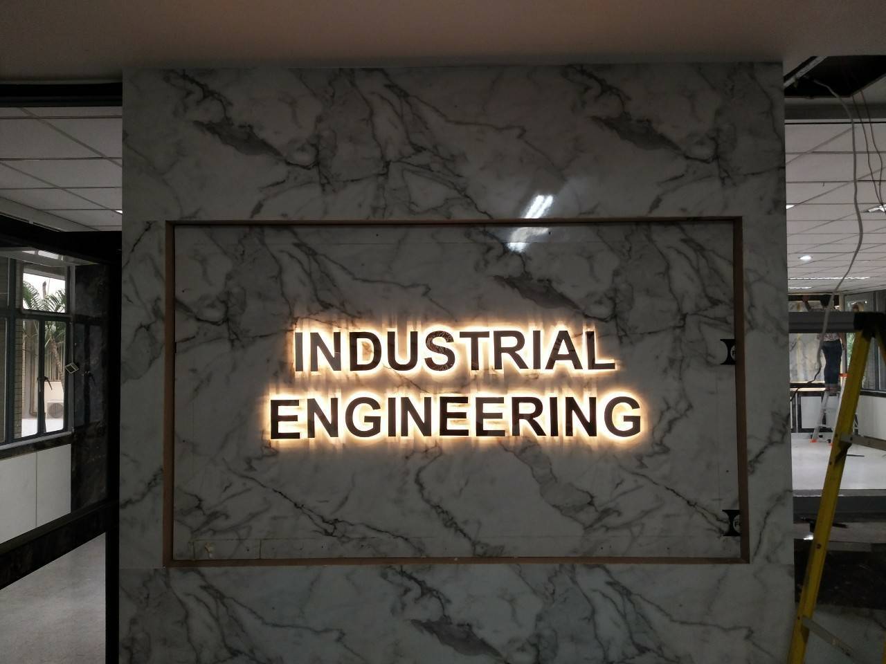 ป้ายไฟออกหลัง