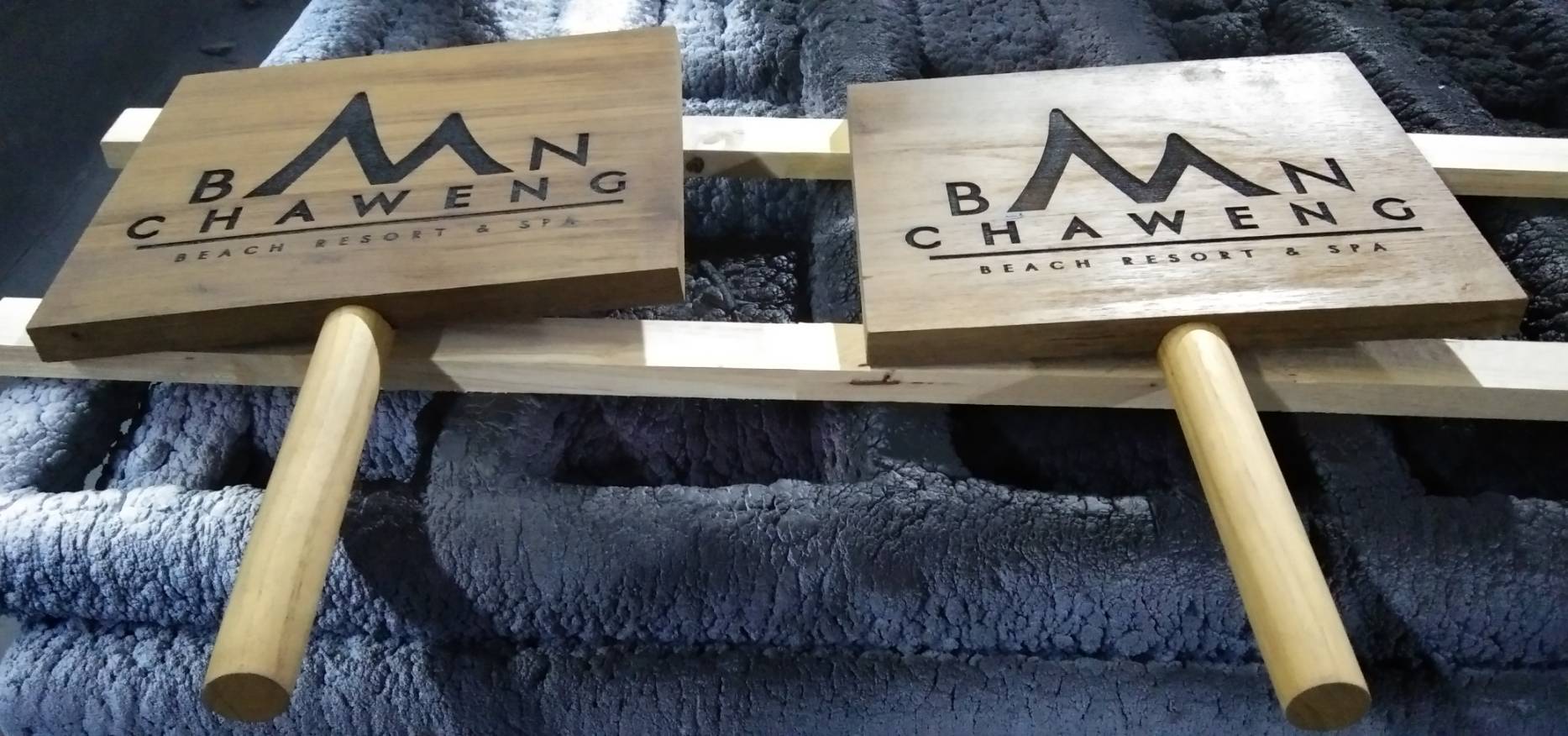 งานป้ายไม้สัก cnc ฉลุอักษรลงสี