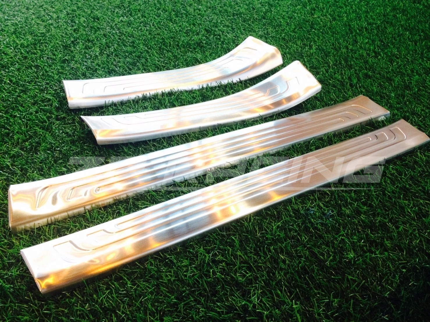 คิ้วบันไดด้านใน CR-V (V.1) สำหรับรถ 5 ที่นั่ง