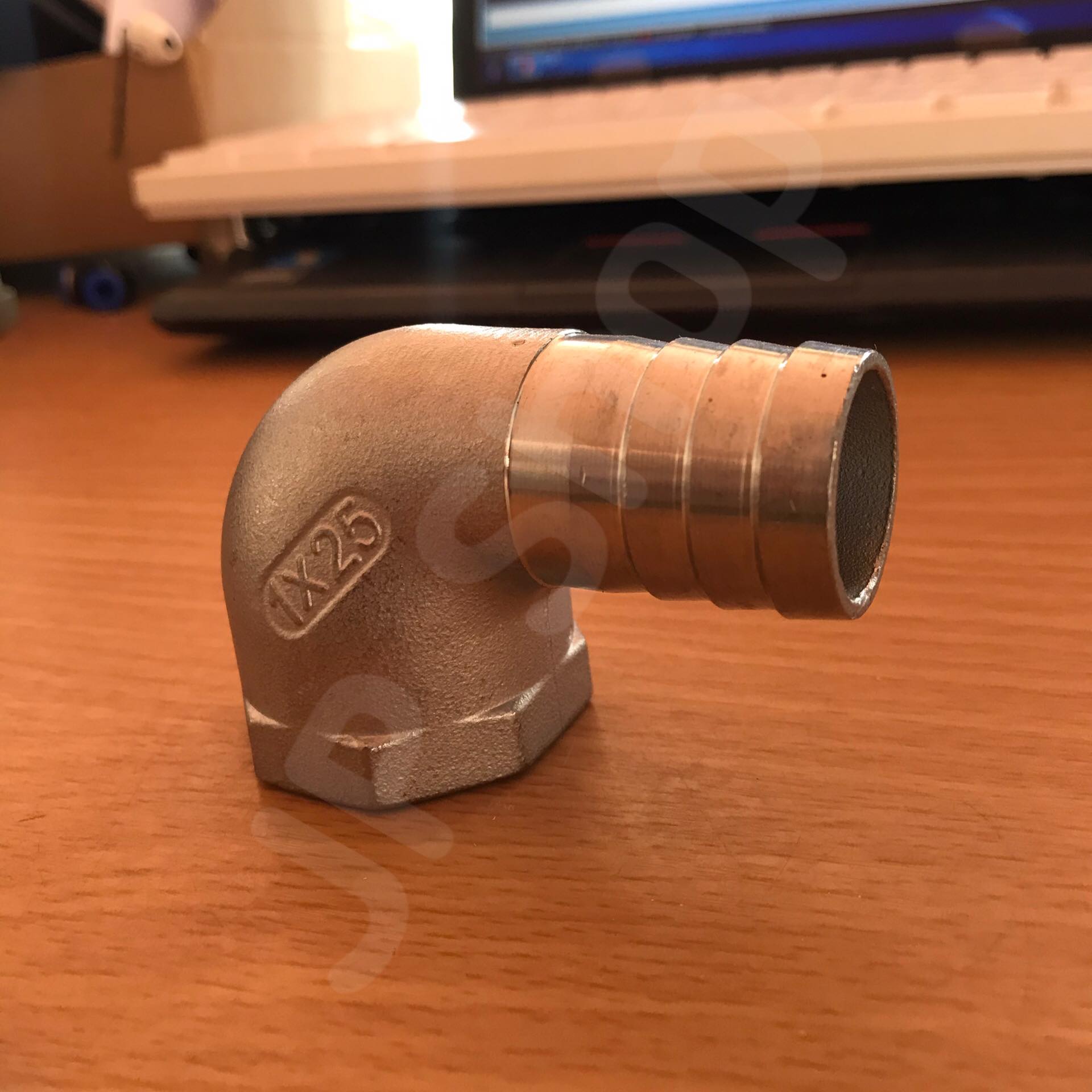 ข้องอเกลียวใน สแตนเลส 304 ขนาด 1 นิ้ว หางไหล 25 mm. ราคาต่อ1 ชิ้น #105210