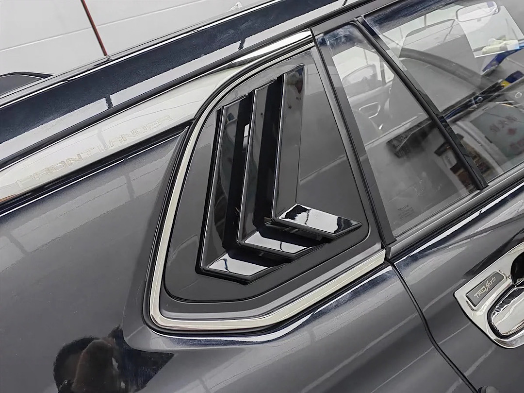 ครอบช่องกระจกหลัง กระจกแถวสาม Toyota Corolla Cross โตโยต้าโคโรล่าครอส รุ่น 78thGarage