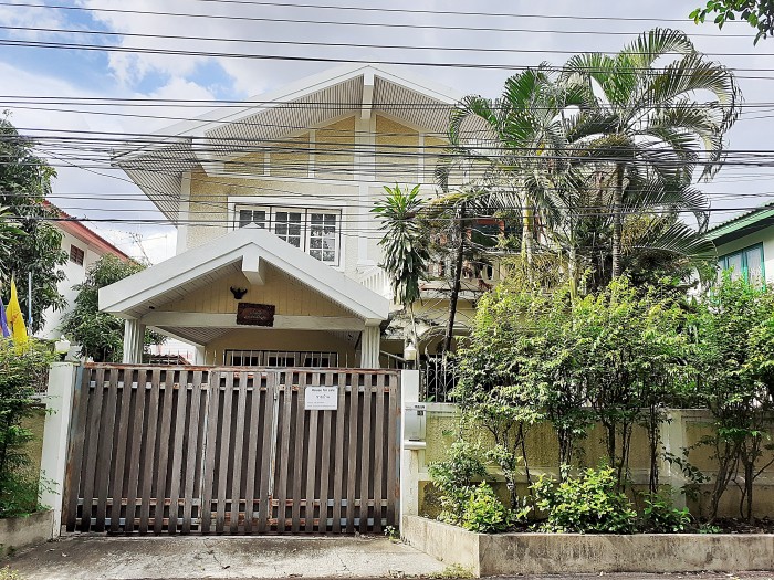 ขายบ้านเดี่ยว ม.ประยูรนิเวศน์ 3 ถ.ลาดพร้าว-วังหิน ซ.53 แขวงลาดพร้าว เขตลาดพร้าว กรุงเทพ / พื้นที่ 2 ชั้น 60 ตารางวา