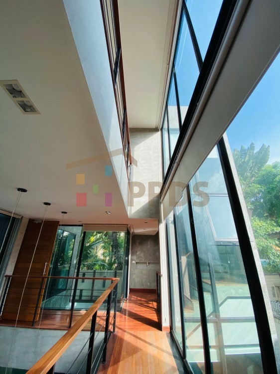 ขายบ้านเดี่ยว 3 ชั้น สไตล์ Tropical Loft ซ.พหลโยธิน 8 (ซ.สายลม) 4 นอน 5 น้ำ สามเสนใน พญาไท