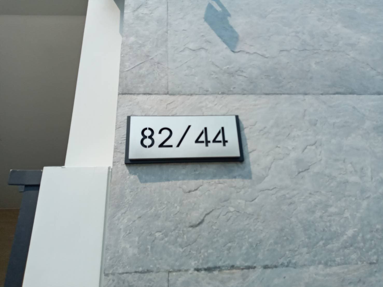 ป้ายสแตนเลสกัดกรด บ้านเลขที่ 82/44
