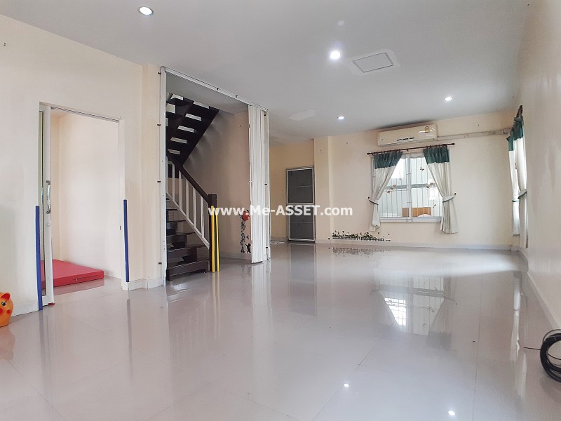 ขายบ้านแฝด ม.นลินวิลล์พลัส ถ.เคหะร่มเกล้า แขวงสะพานสูง เขตสะพานสูง กรุงเทพ / พื้นที่ 2 ชั้น 39 ตารางวา