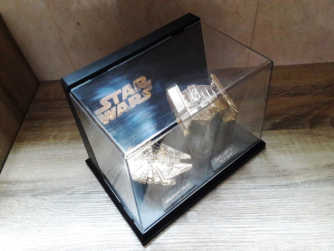 โมเดลชุบทอง 24 K Millennium Falcon & Darth Vader's Tie Fighter - Star Wars