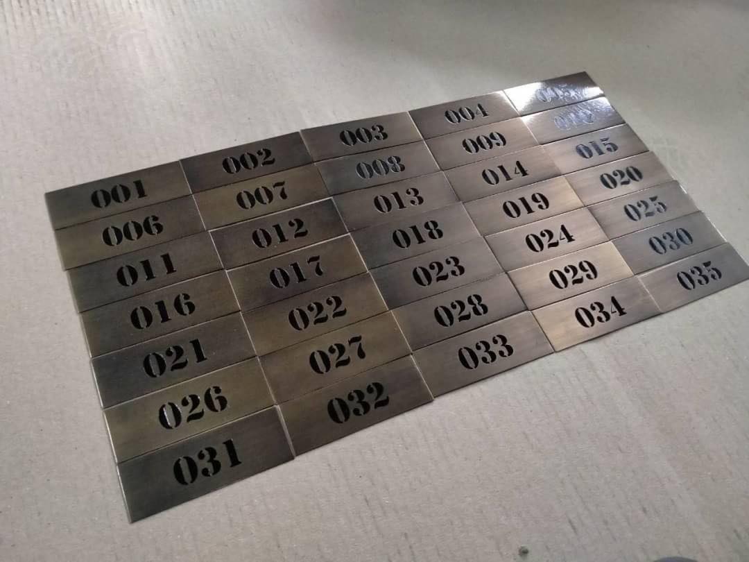 ป้ายสแตนเลสกัดกรด 001-035 ทาสี