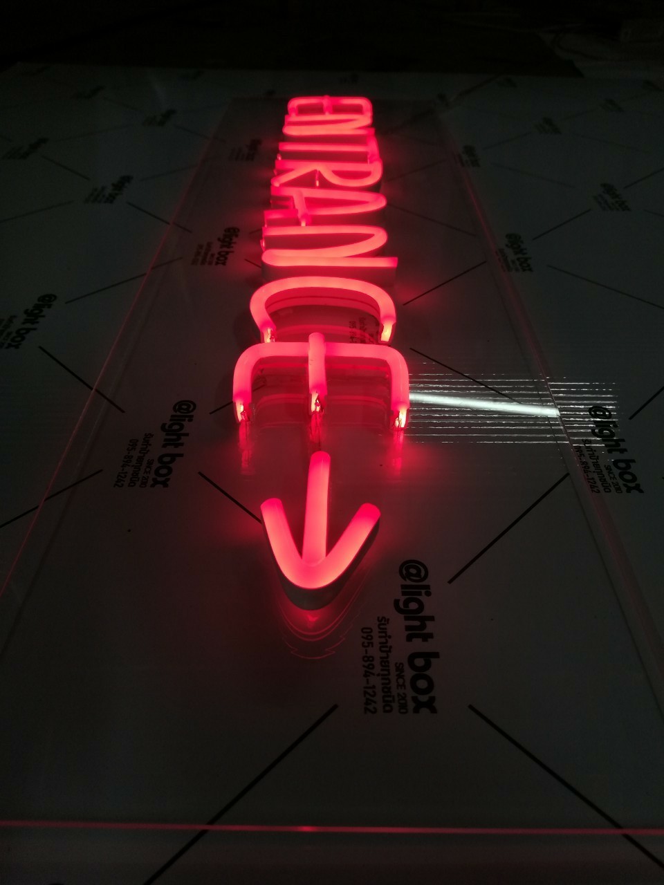 งานป้ายไฟนีออนดัดLED - ENTRANCE อะคริลิคใสรองหลัง