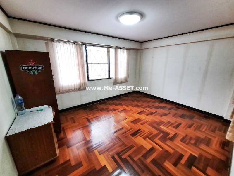 ขายทาวน์โฮม 3 ชั้น 18 ตรว ม.พรบดินทร ถ.นวมินทร์ 157 เขตบึงกุ่ม กรุงเทพฯ / การเดินทางสะดวกสามารถเข้า-ออกได้หลายเส้นทาง อาทิ ซอยนวลจันทร์ 36, 56, 157