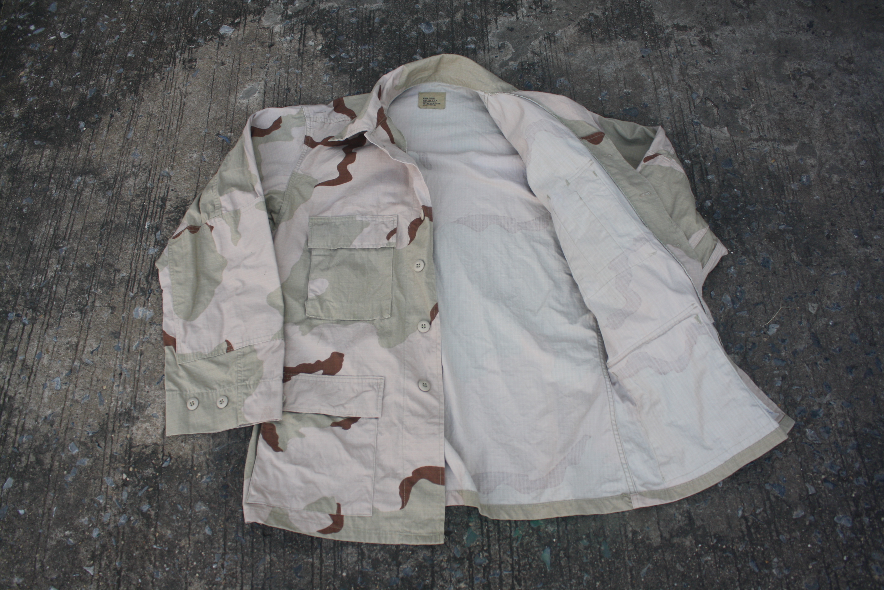 เสื้อทหารพรางทะเลทรายสามสี กองทัพสหรัฐ US tricolor desert pattern