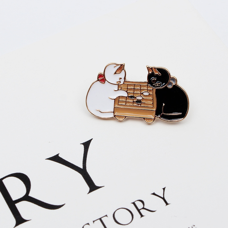 เข็มกลัดแมวเล่นหมากล้อม Cat Play Igo