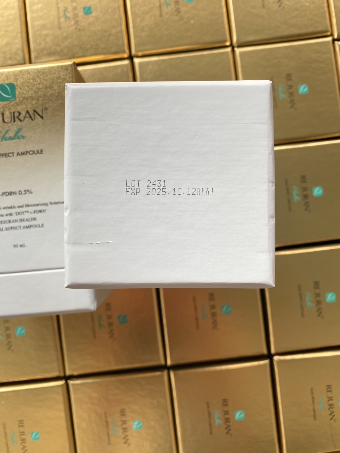 REJURAN Healer Turnover Ampoule Dual Effect 30ml. เซรั่ มสูตรใหม่ รุ่นกล่องเหลี่ยม สีทอง 2024