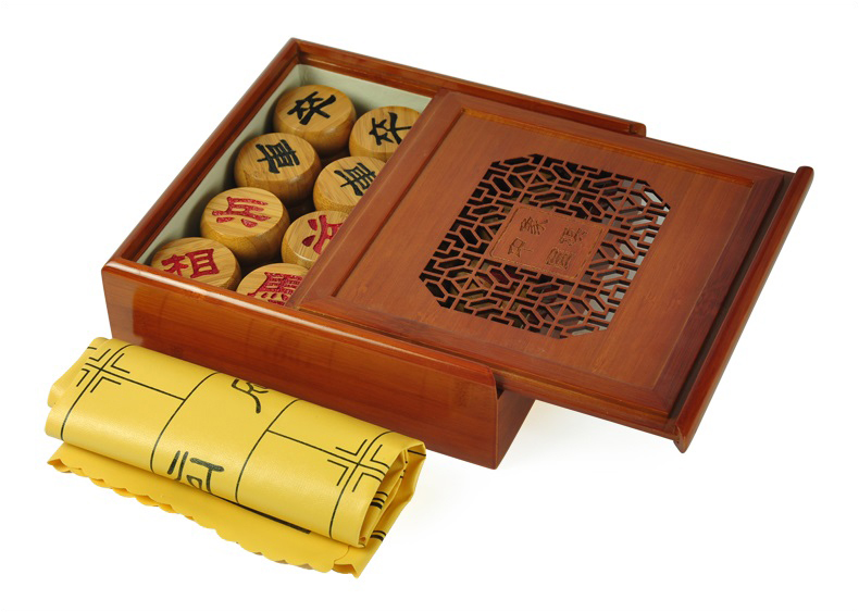หมากรุกจีนไม้ไผ่ (ตัวสีดำแดง+กล่องไม้+กระดานหนัง#50) Bamboo Chinese Chess Pieces with Bamboo Box #45