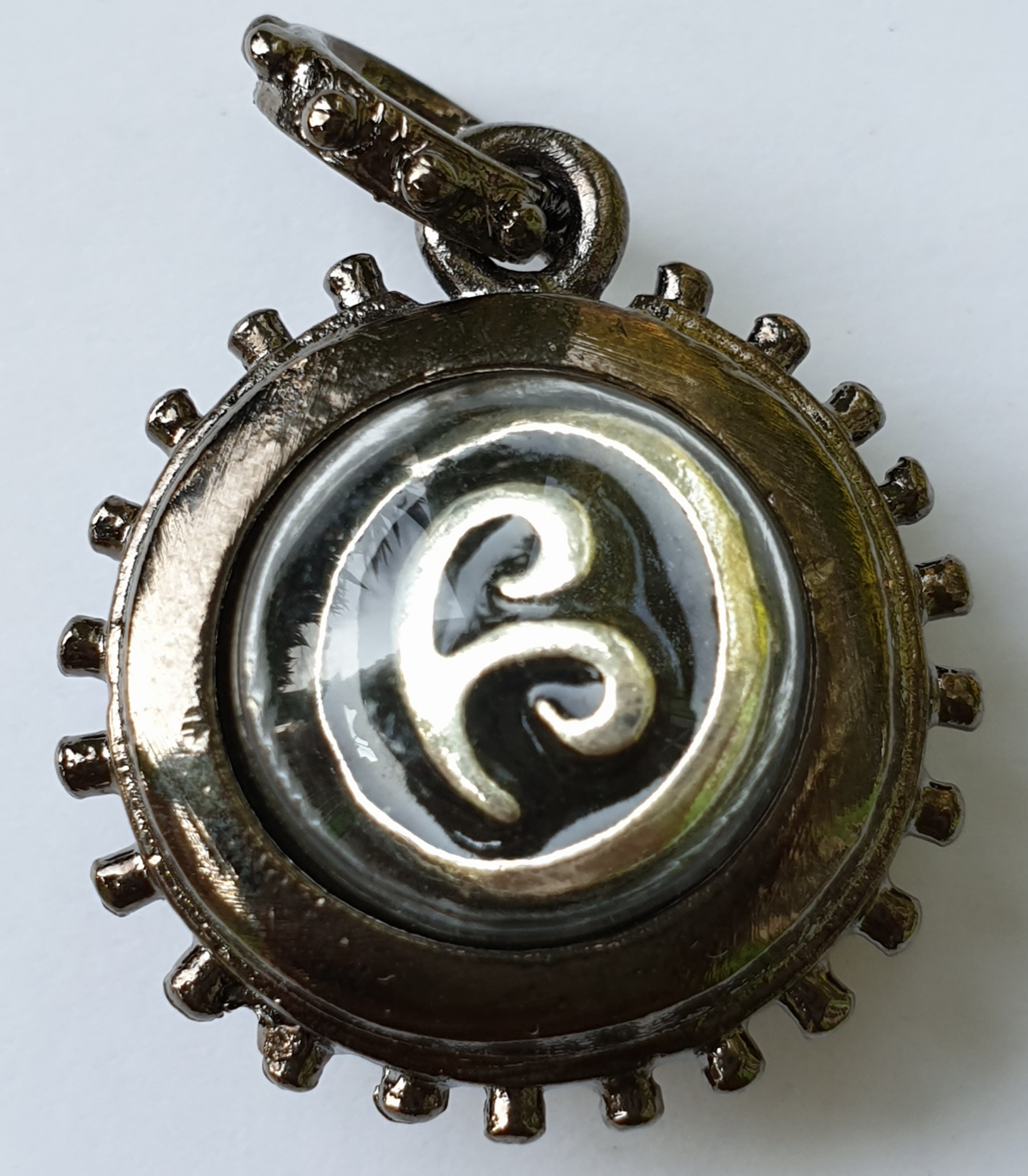 จี้ นะโม สีดำ ทอง เงิน นาค กรอบกันน้ำใส่อาบน้ำได้เลยไม่ลอกไม่ดำ พุทธคุณครอบจักรวาล เมตตามหานิยม มีโชคลาภ 1ชิ้น