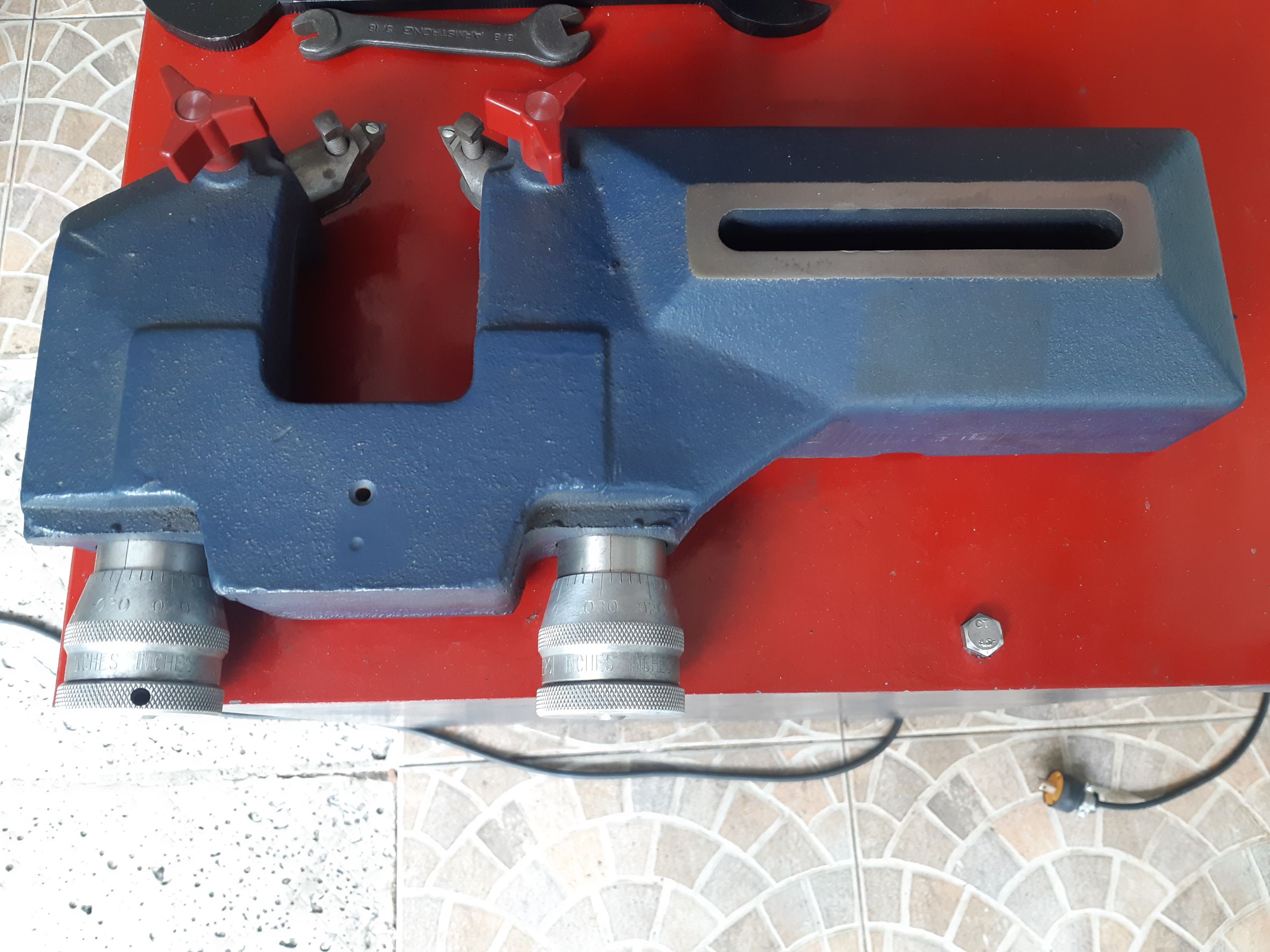 เครื่องเจียรจานเบรค Ammco