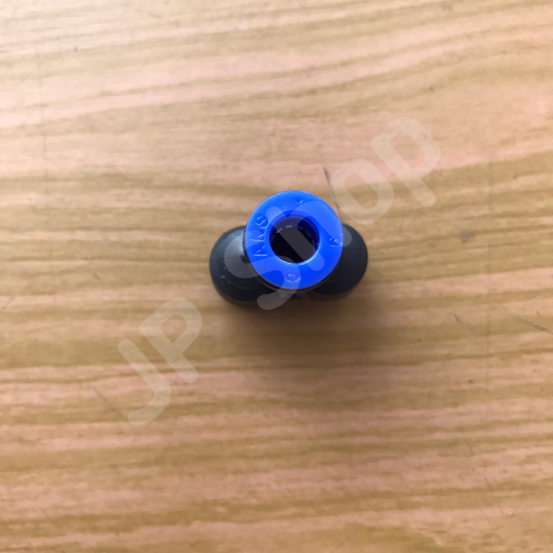 ข้อต่อลม 3 ทางวาย ฟิตติ้งเมติกส์แบบสามทางวาย ขนาด 06 มม. ใช้กับสายลม 06 มม. แพค 10 ตัว #0406