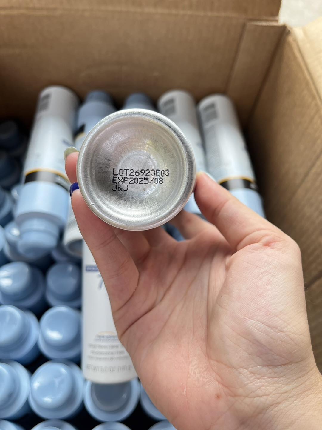 Neutrogena Ultra Sheer Body Mist Sunscreen Spray Broad Spectrum SPF70 141g. สเปรย์กันแดด