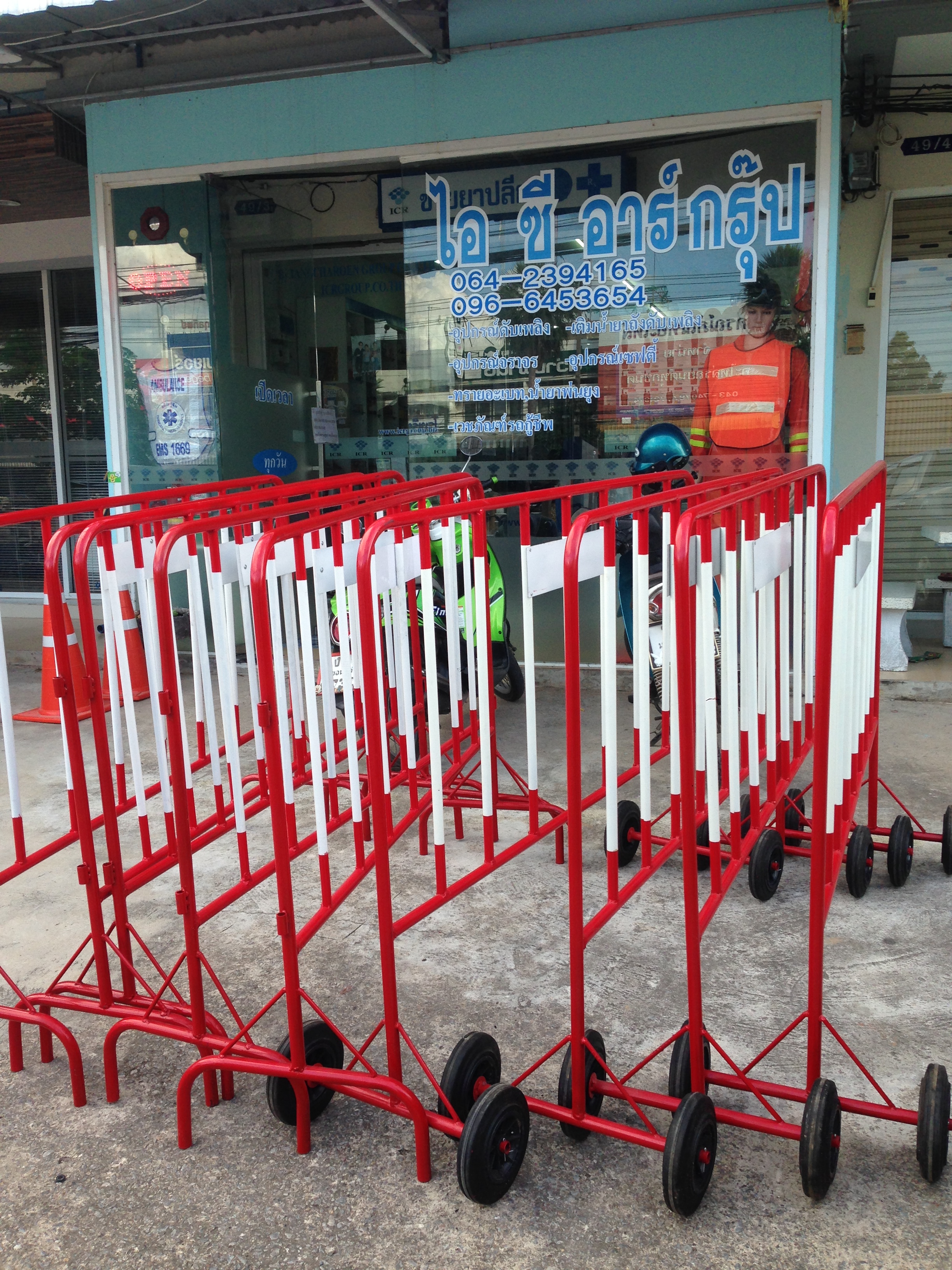 แผงกั้นจราจรแบบไม่มีล้อ ขนาด 1.50 เมตร