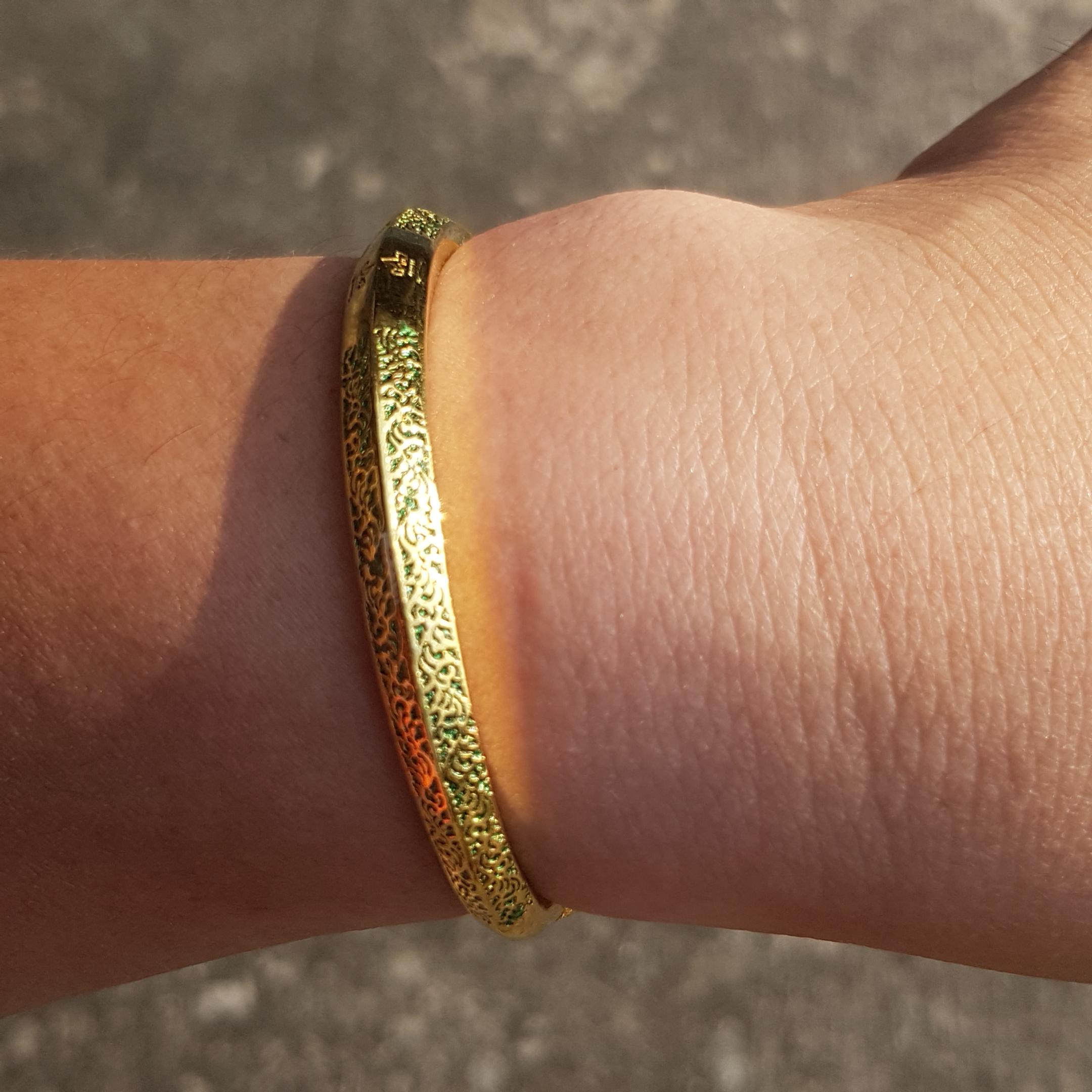 กำไลหลวงปู่ทิม เนื้อสำริดทอง แจกกรรมการ รุ่นสร้างอุโบสถ หลวงปู่ทิม วัดละหารไร่ จ.ระยอง ลงยา +แถมยันต์ฟรีคละๆลายกันไปจ้า สำเนา