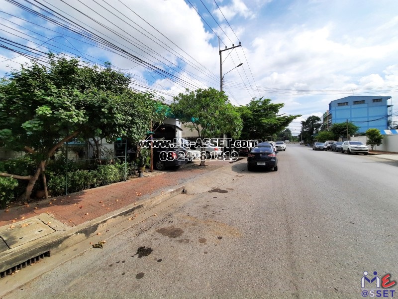 ขายที่ดินพร้อมสิ่งปลูกสร้าง บ้านชั้นครึ่ง ย่าน ราชมรรคา ห้วยจรเข้ สนามจันทร์ อำเภอเมือง : ใกล้บิ๊กซีนครปฐม : 60 ตารางวา