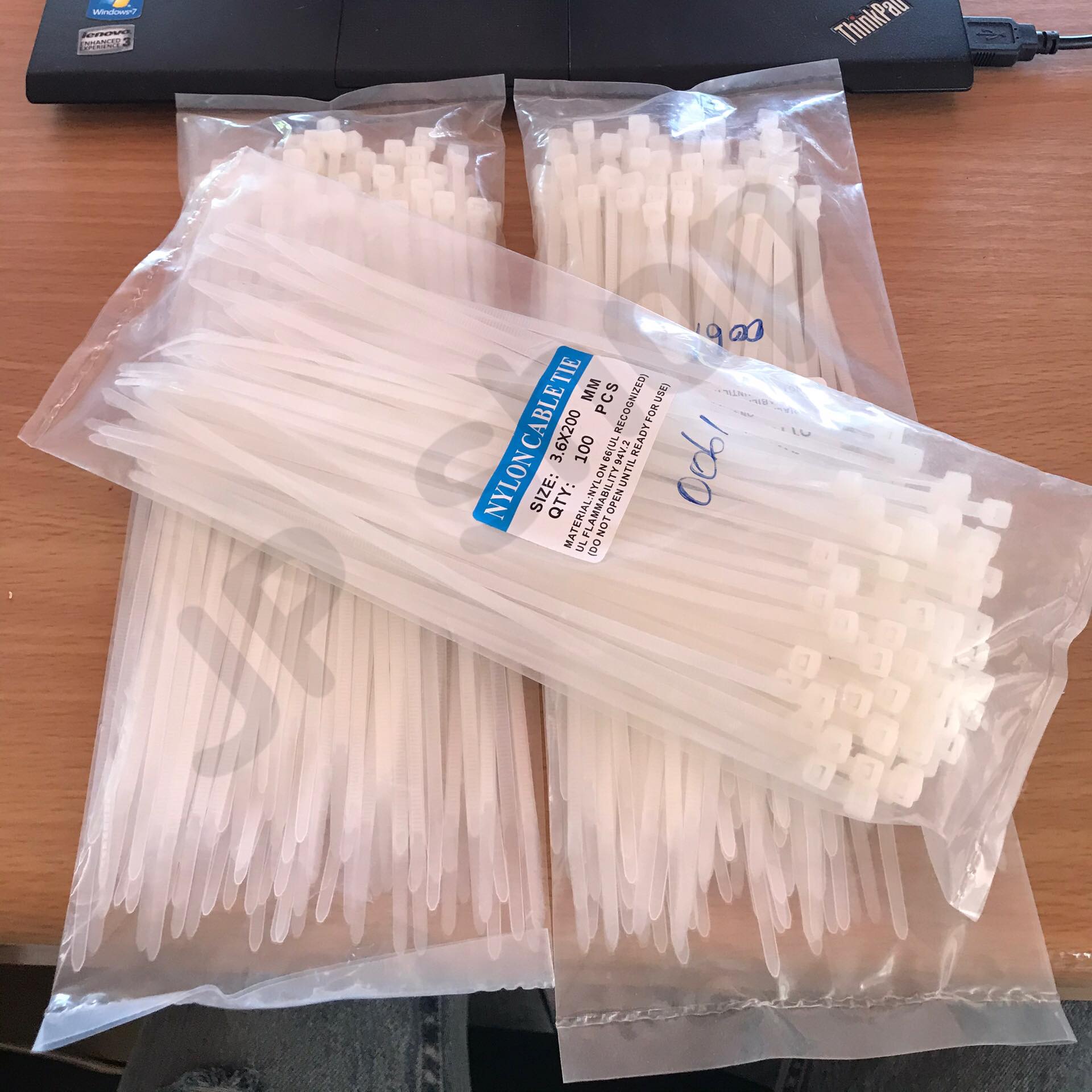สายรัด CABLE TIE เคเบิ้ลไทร์ 8นิ้ว เหมาะสำหรับนำไปใช้งานต่าง ๆ อาทิเช่น เคเบิ้ลไทร์ใช้รัดสายไฟ, สายแลน (LAN), สายโทรศัพท์, สายสัญญาณ, สายเคเบิ้ลให้เรียบร้อย โกดังในไทย สั่งปุ๊บส่งปั๊บโกดังในไทย