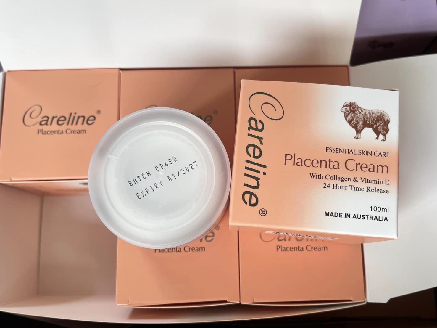 Careline Placenta Cream 100ml. With Collagen & Vitamin E ครีมรกแกะ
