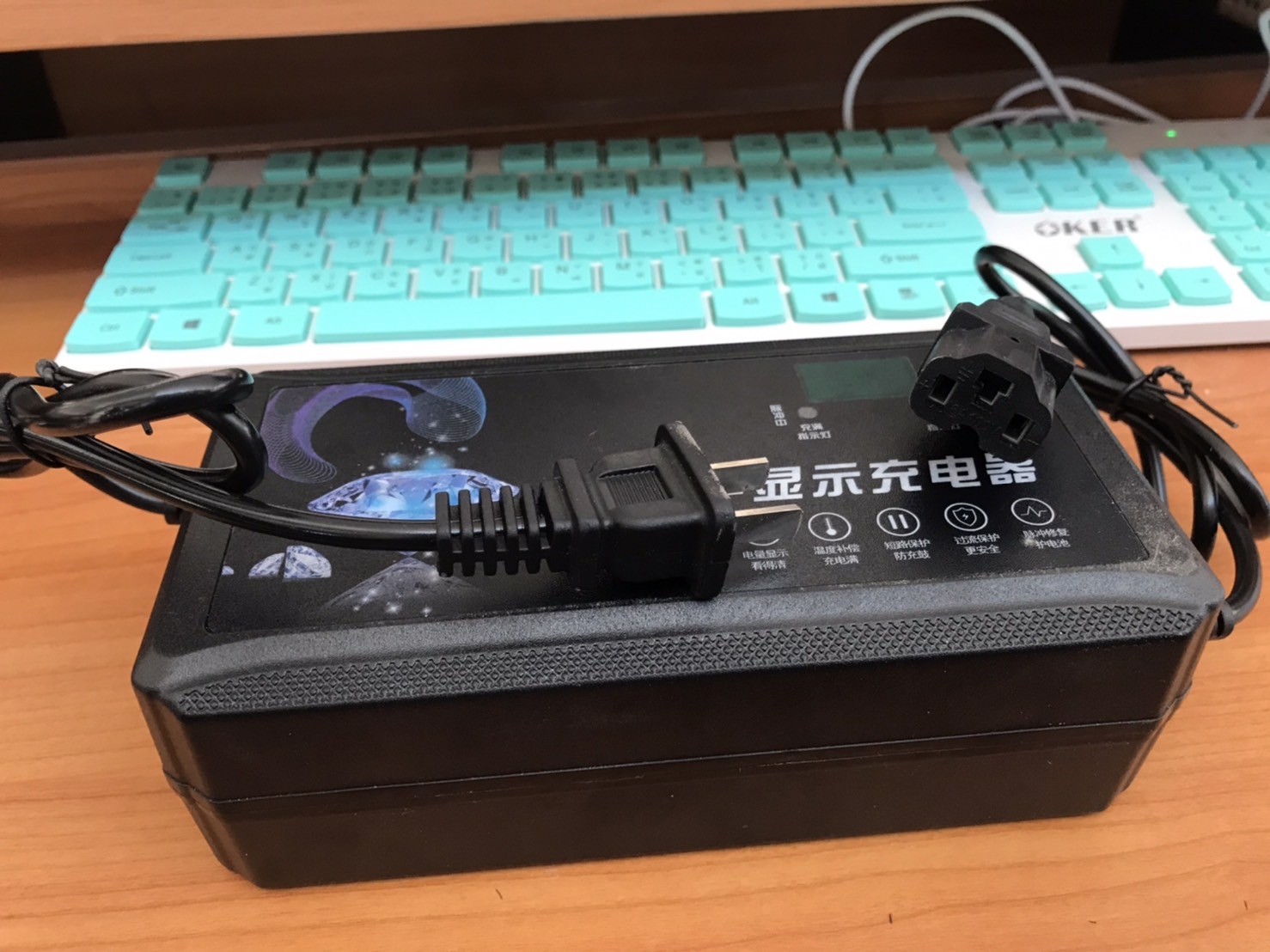 ที่ชาร์จรถไฟฟ้า แบตตะกั่ว แบตแห้ง 48V 20AH 7-Light Electric Vehicle Battery Charger Adapter #482050