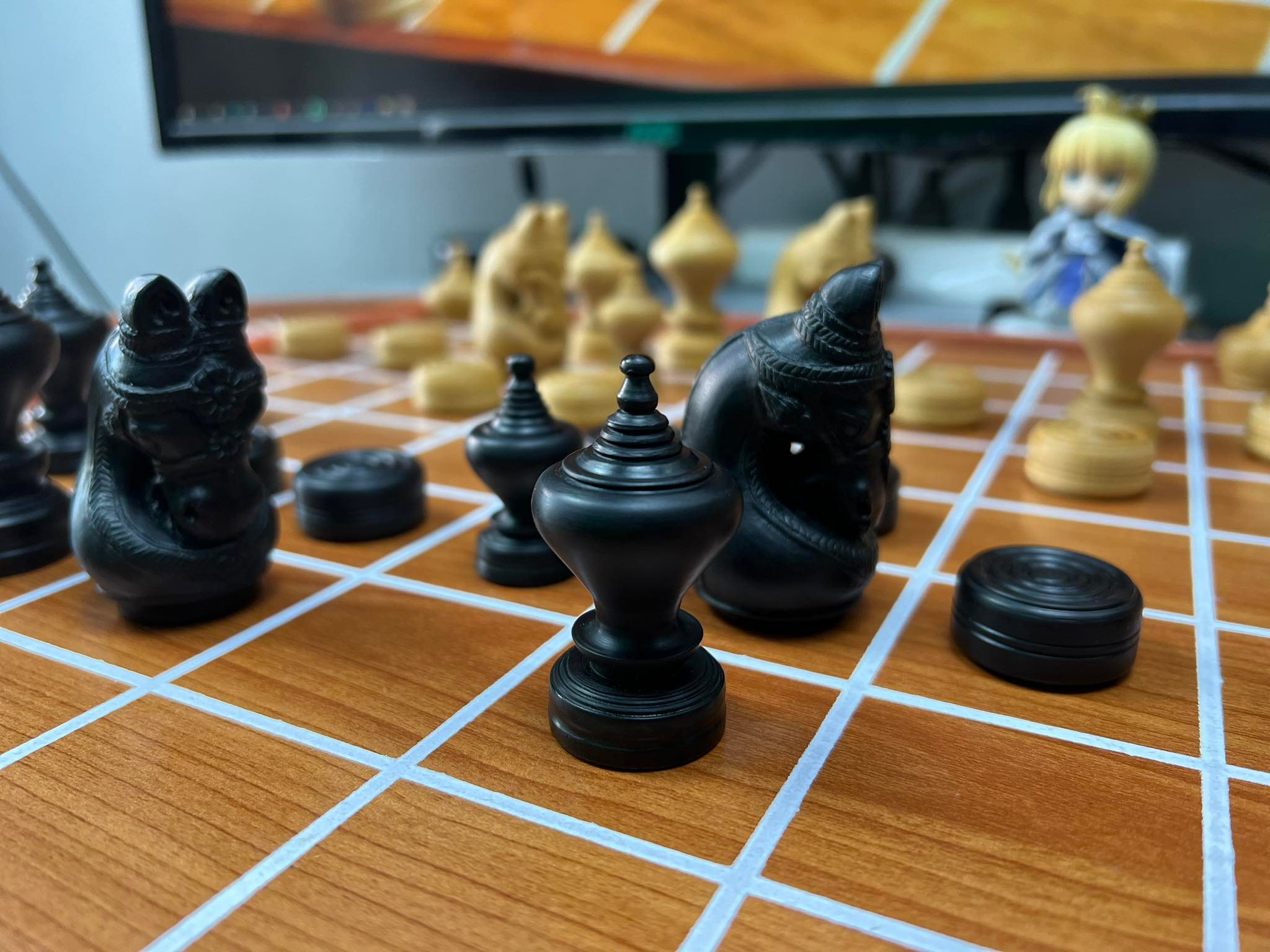 ตัวหมากรุกไทยไม้เนื้อแข็งแบบโบราณ