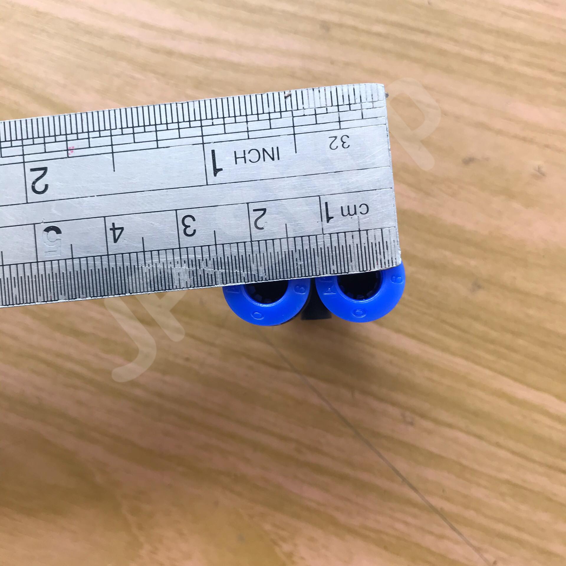 ข้อต่อลม 3 ทางวาย ฟิตติ้งเมติกส์แบบสามทางวาย ขนาด 06 มม. ใช้กับสายลม 06 มม. แพค 10 ตัว #0406