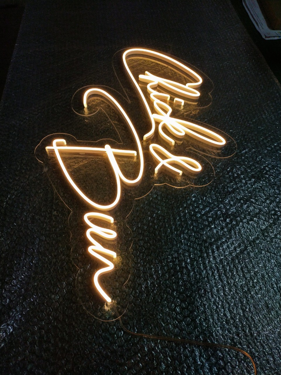 ไฟนีออน เฟค