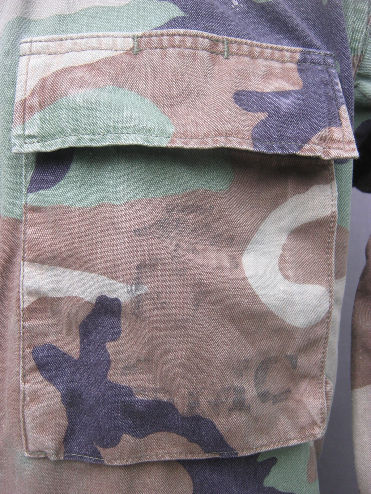 เสื้อทหารลายพราง