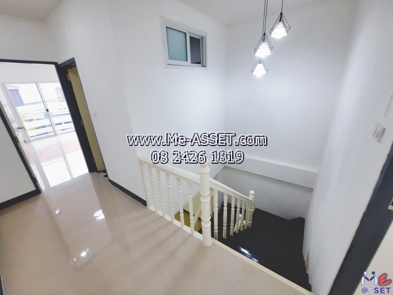 ขายทาวน์เฮ้าส์รีโนเวทใหม่ ใกล้ตลาดมนวดี รถไฟฟ้าสายสีม่วงสถานีคลองบางไผ่ ย่าน บ้านกล้วยไทรน้อย พิมลราช บางบัวทอง แถมเฟอร์นิเจอร์ตกแต่งมูลค่า 50,000 บาท : มบ.นริศา : 2 ชั้น 16 ตร.วา
