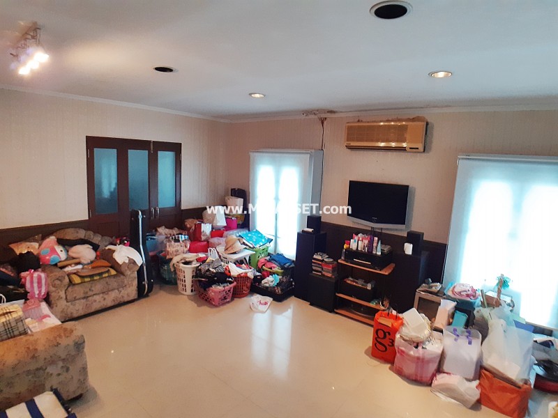 ขายบ้านเดี่ยว ม.ศรีนครพัฒนา ถ.นวมินทร์ 24 แขวงคลองกุ่ม เขตบึงกุ่ม กรุงเทพ / พื้นที่ 3 ชั้น 99 ตารางวา